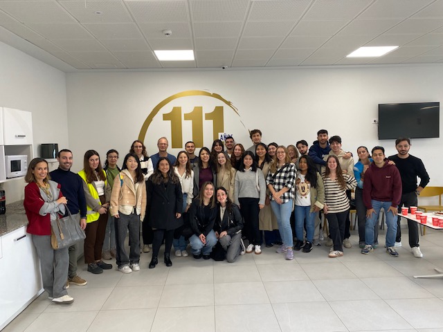 Visita de los estudiantes del Máster en Internacionalización Económica a las instalaciones de AZA LOGISTICS.